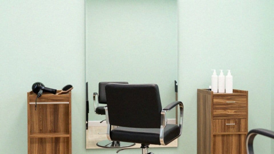 Jak stylizować włosy, żeby dodać im objętości?