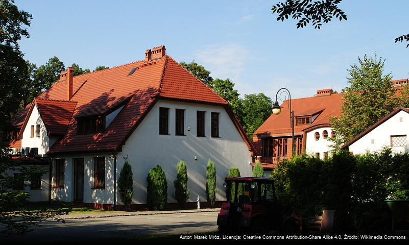 Budynek szkoły katolickiej w Katowicach-Giszowcu