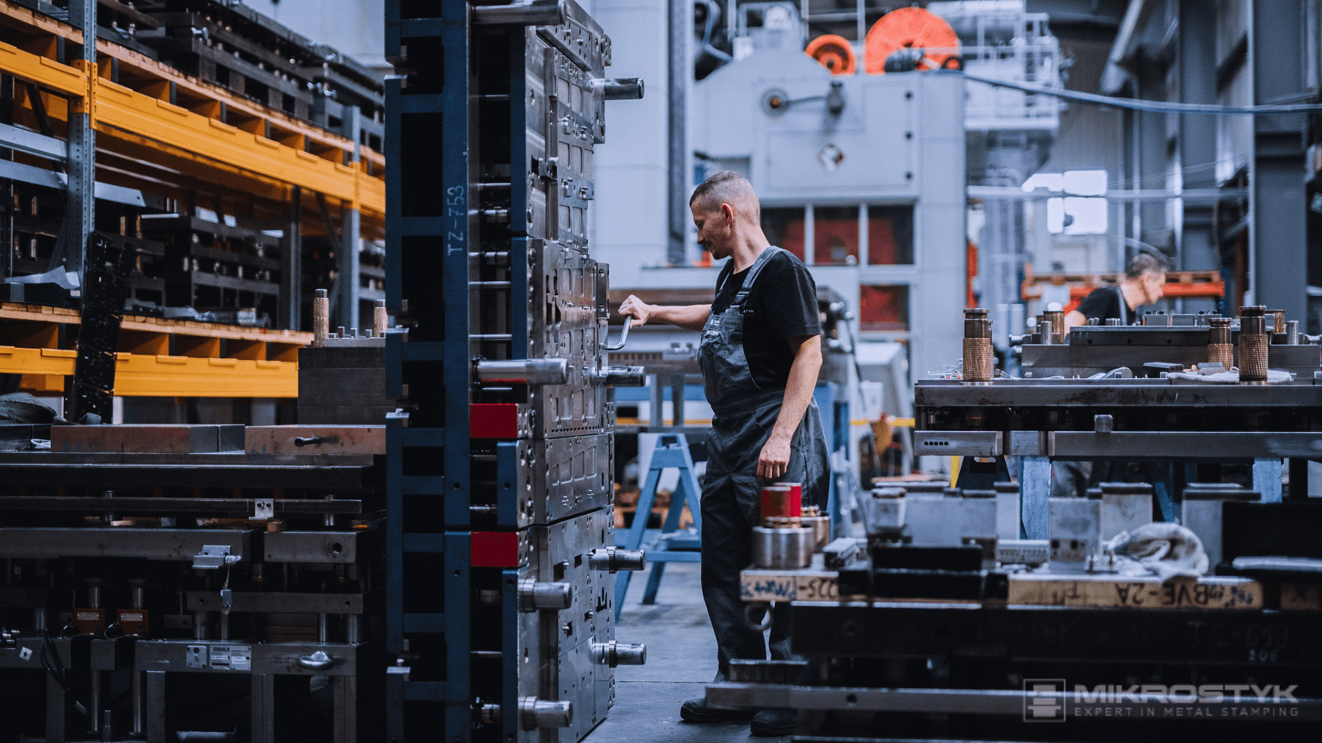 Tłoczenie elementów metalowych – jak przebiega proces w praktyce?