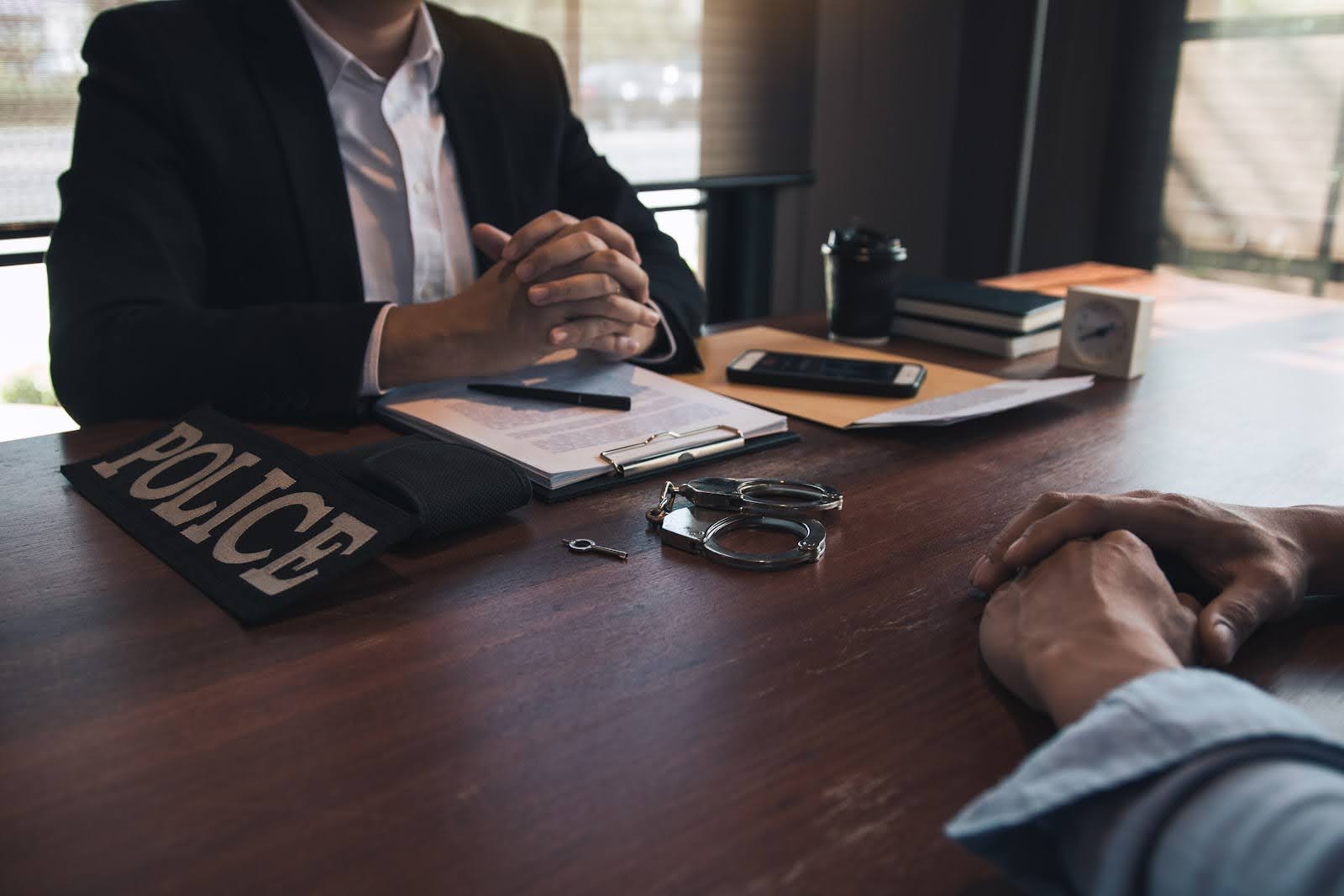 Wezwanie na przesłuchanie w charakterze podejrzanego – 5 błędów, których musisz unikać.